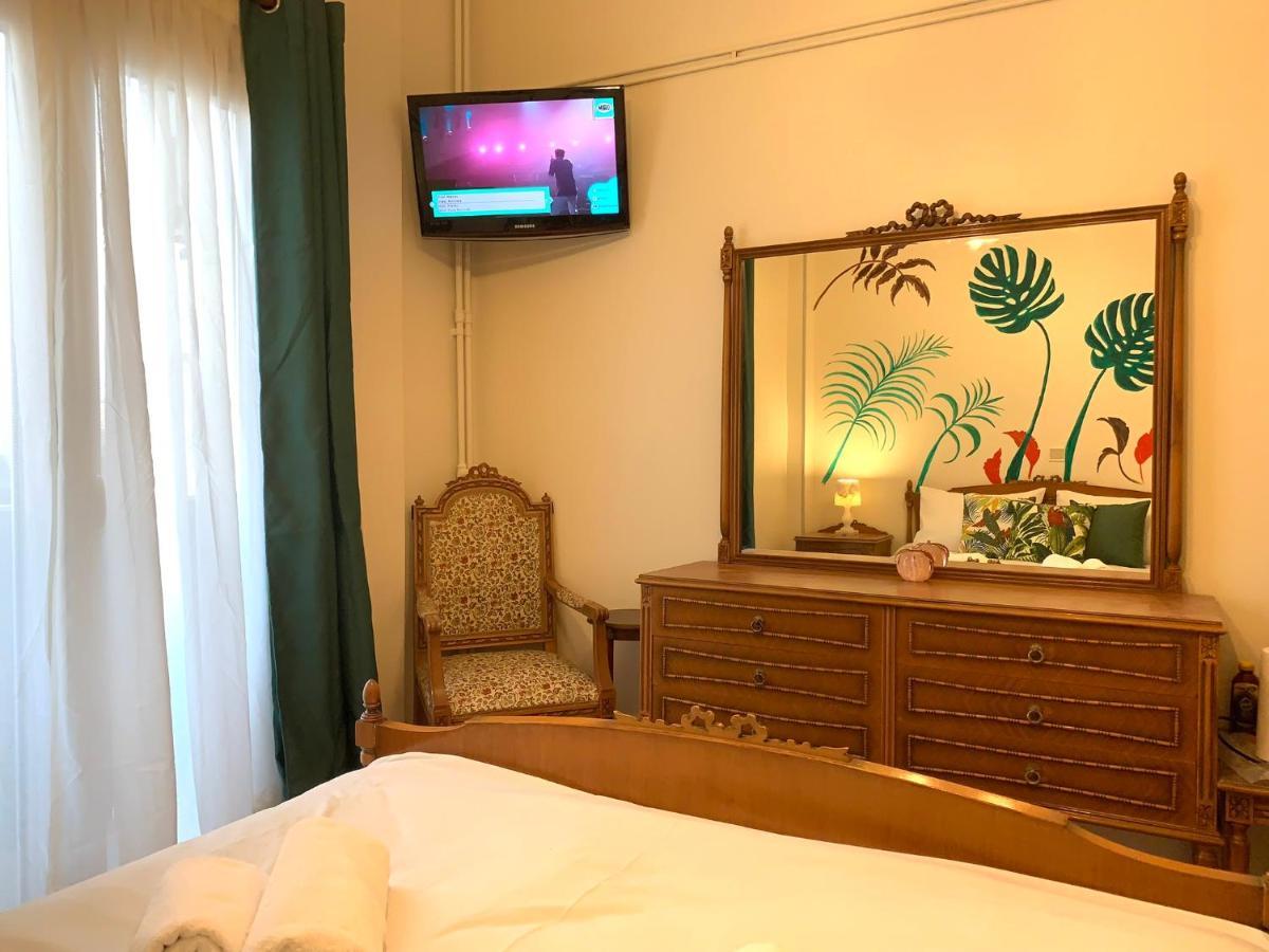 Athina Apartments Atene Esterno foto
