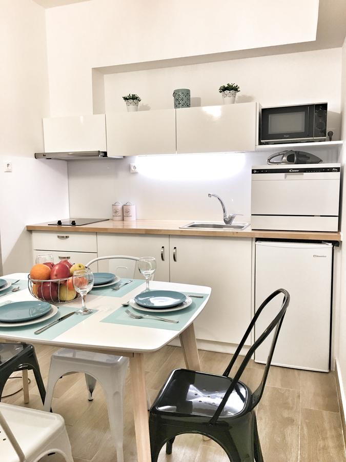 Athina Apartments Atene Camera foto