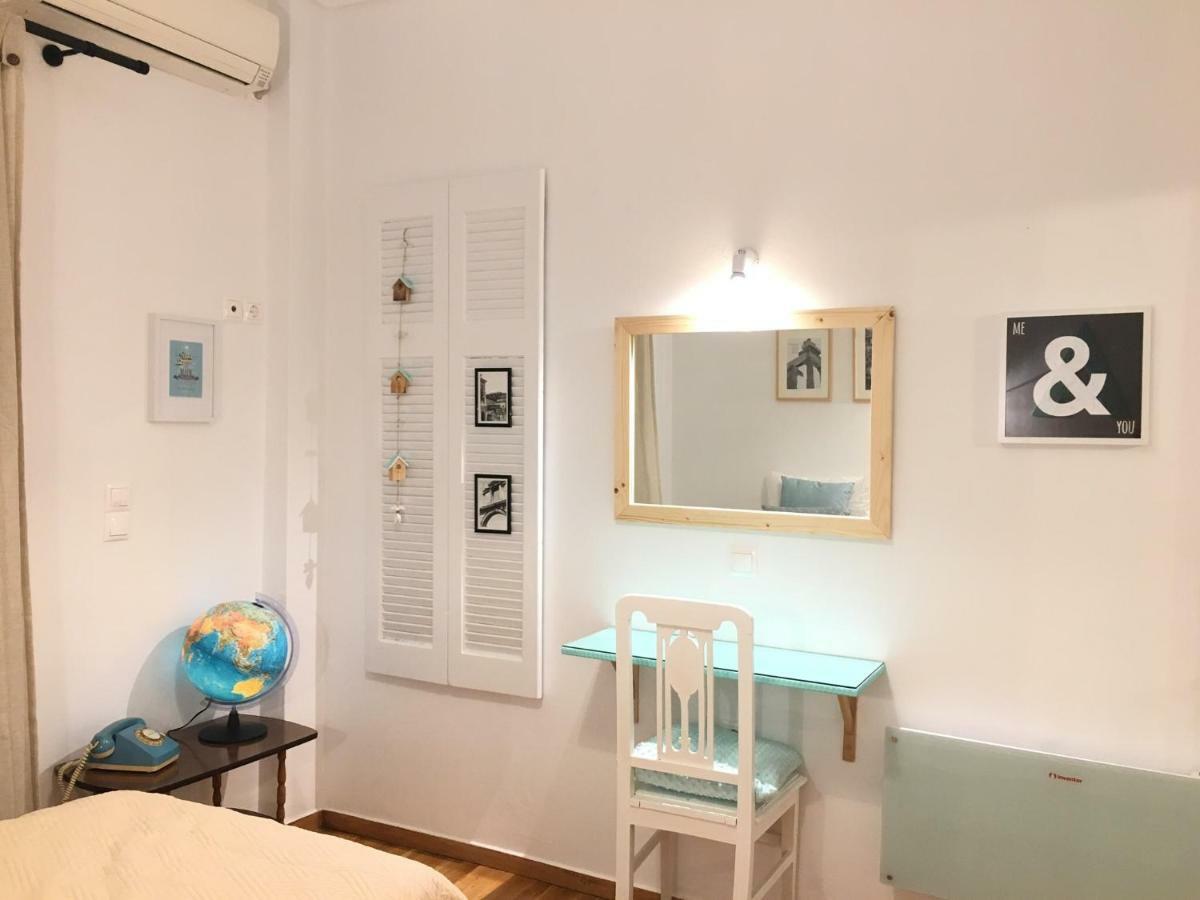Athina Apartments Atene Esterno foto