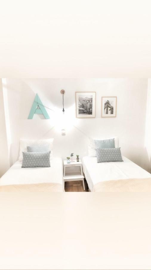 Athina Apartments Atene Esterno foto