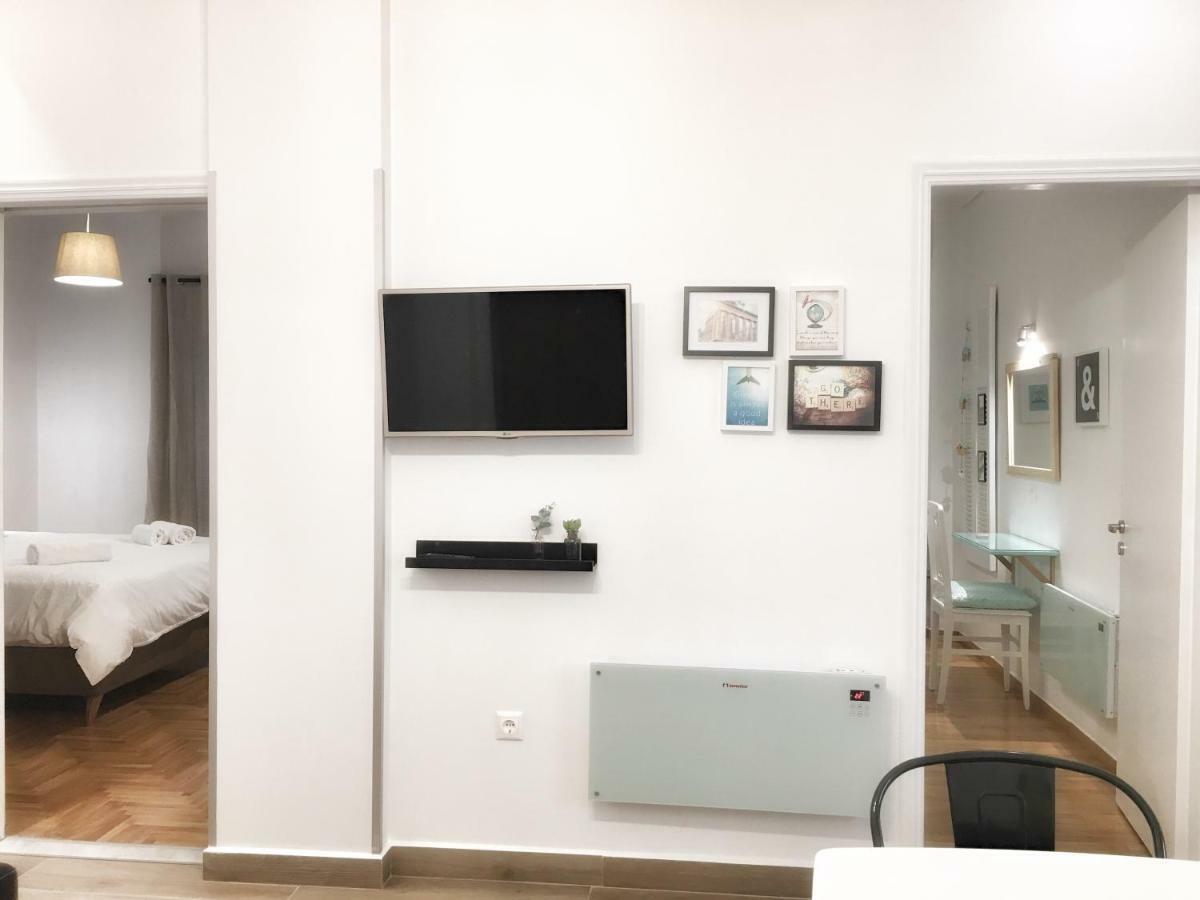 Athina Apartments Atene Esterno foto