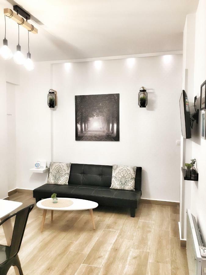 Athina Apartments Atene Esterno foto