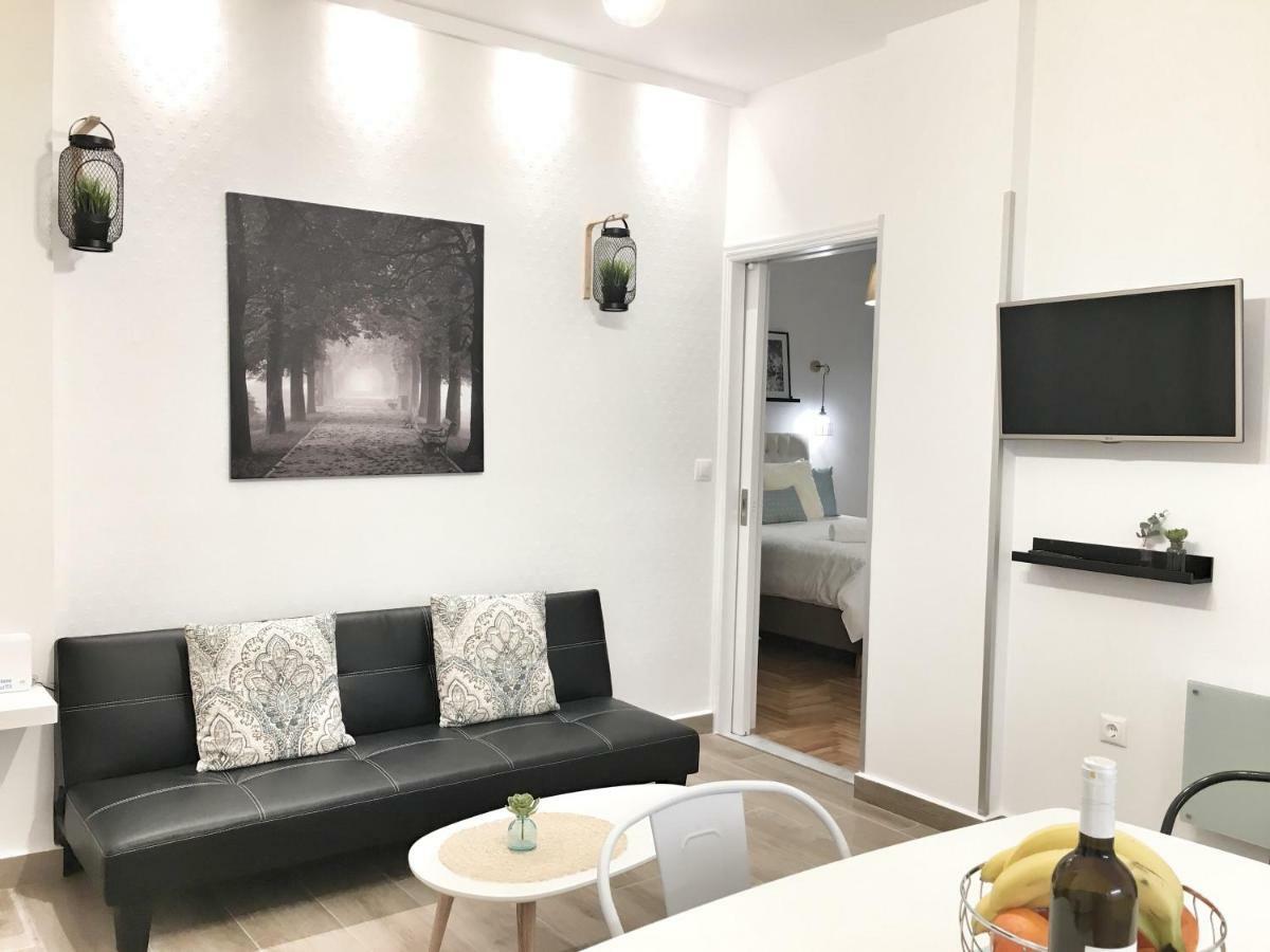 Athina Apartments Atene Esterno foto